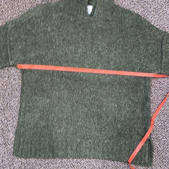 A new day Olive heather green sweater sz small nwt - Picture 2 of 4